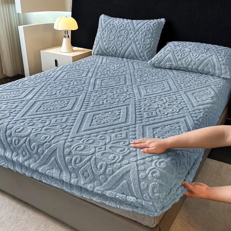 360° All-Around Stretch Plush Knit Fitted Sheet with 2 Pillowcases